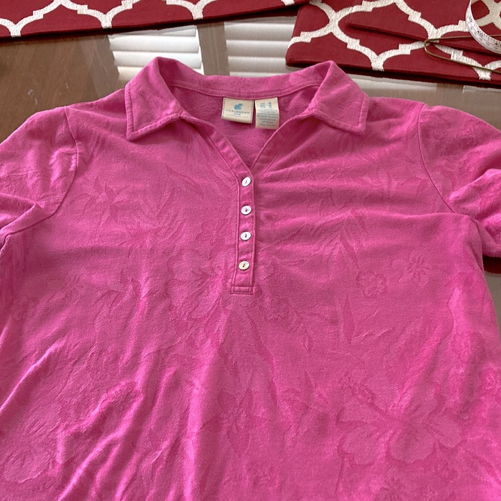 Pretty pink T-shirt with V-neck and button accent.